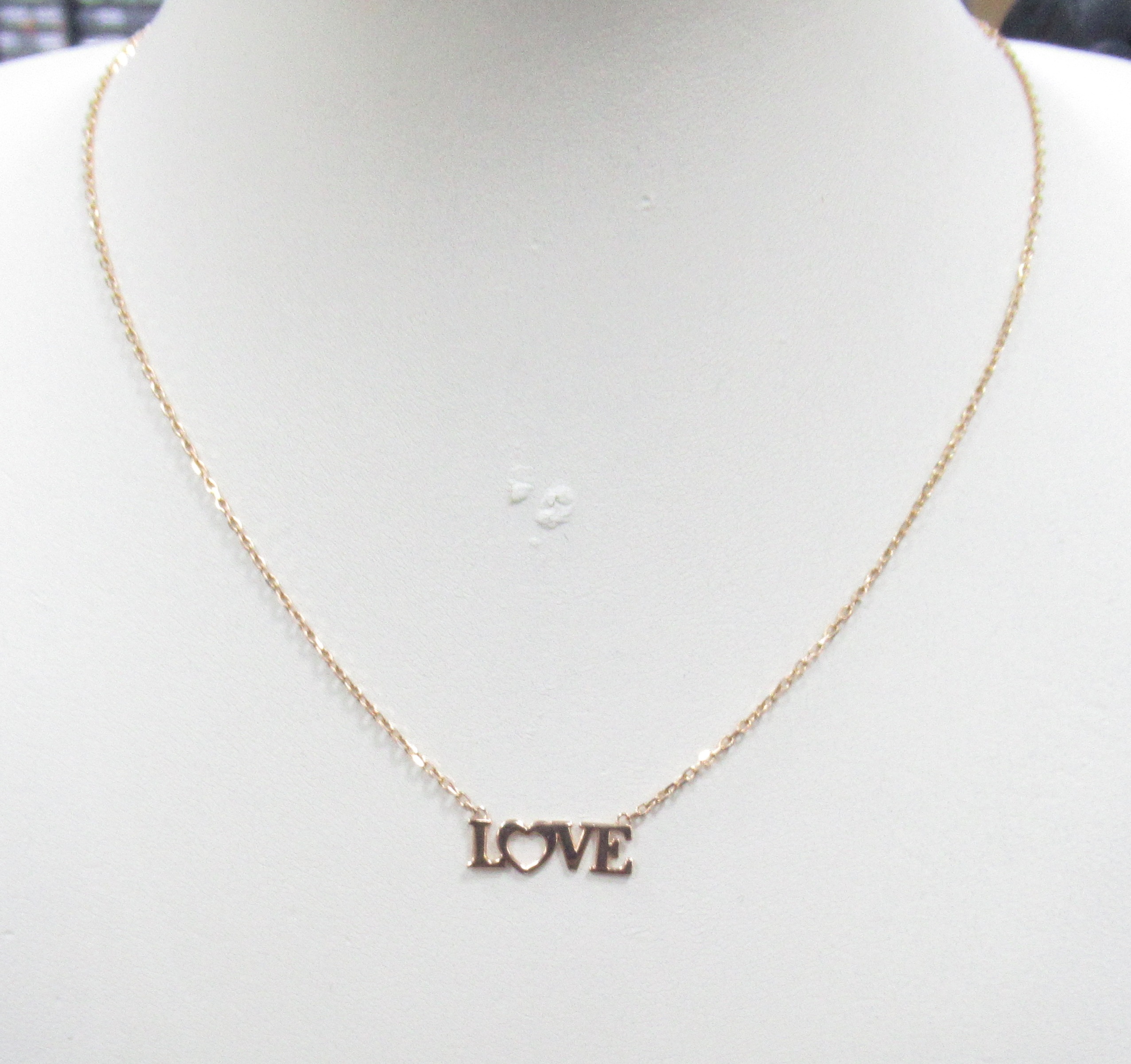 Колье из золота "Love"